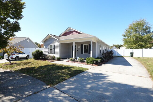 Foto del edificio - 18007 Lynn Ln