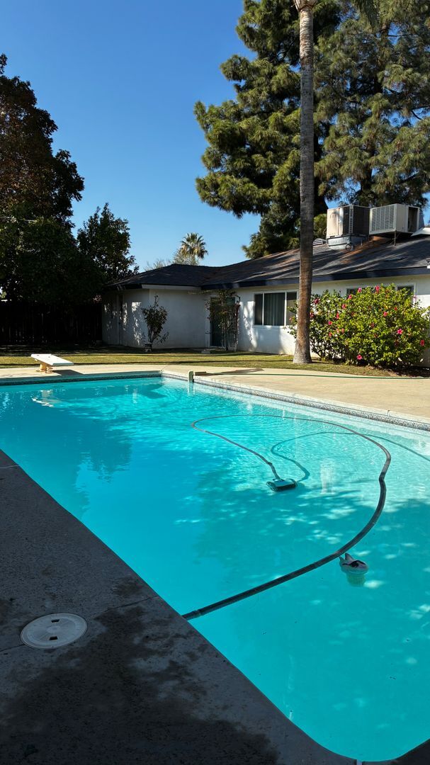 Foto del edificio - Beautiful 4 Bedroom House in NW Bakersfield with Pool!