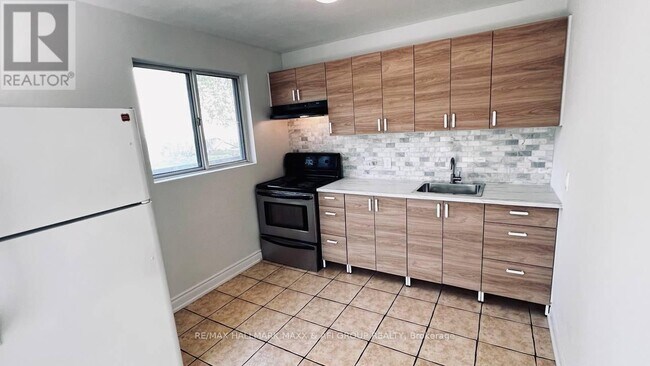 Photo du bâtiment - 82 Sanford St