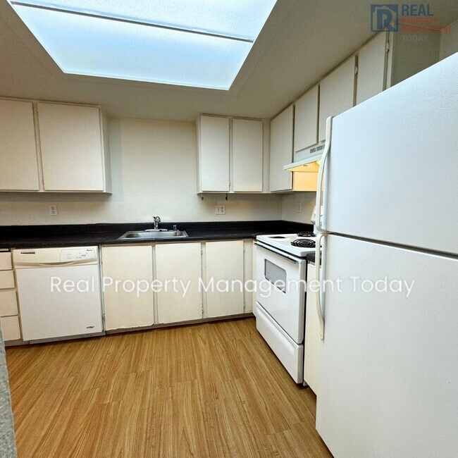 Foto del edificio - 3 Bedroom Unit in University Place!