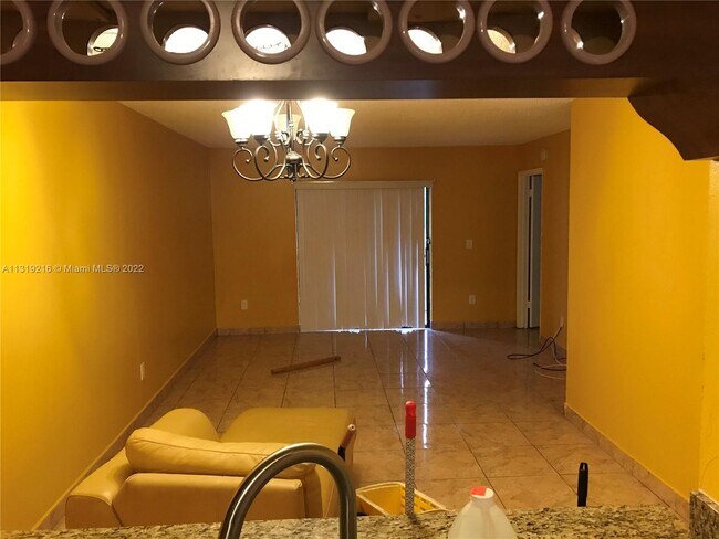 Foto del edificio - 842 NE 209th St
