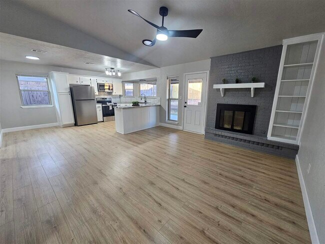 Foto del edificio - 6103 SW Oakcliff Ave