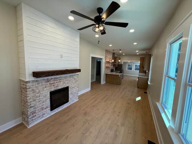 Foto del edificio - 409 W 6th Ave