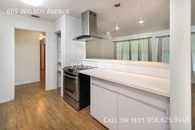 Building Photo - 609 W Walnut Ave