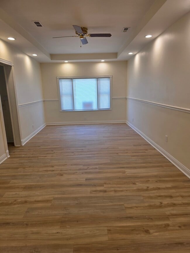 Building Photo - 10548 S Ave J