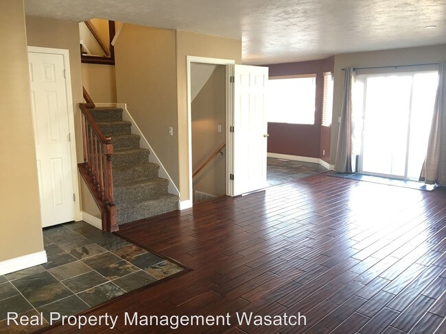 Building Photo - 1583 Oakridge Park Dr