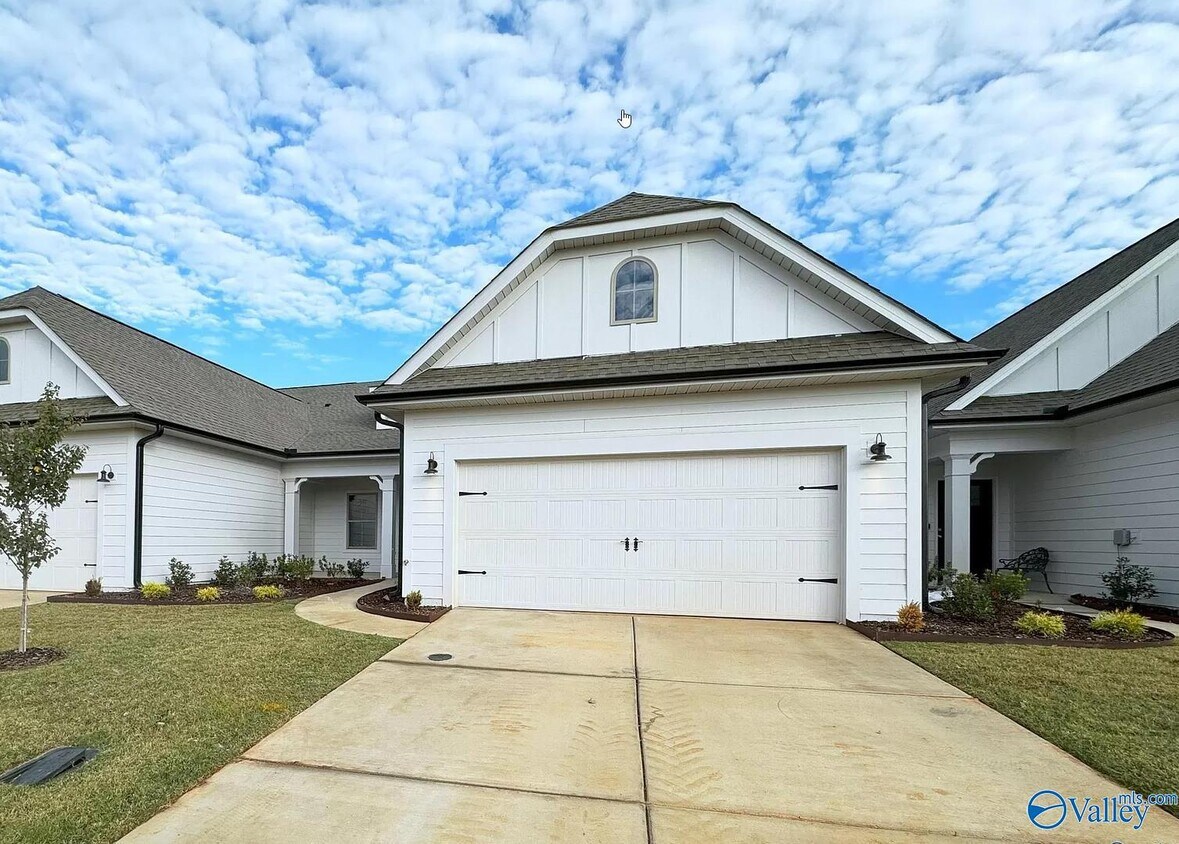 Primary Photo - 12513 Whitcomb Cir