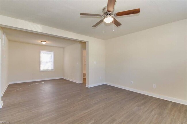 Living/Dining Room - 4569 Hampshire Ave