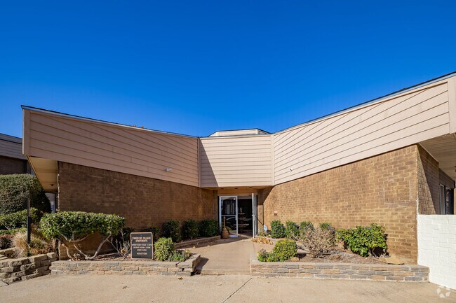 Oficina de arrendamiento - Tinker Del Village Apartments