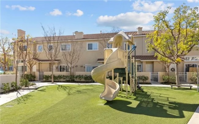 Foto del edificio - 25720 Armstrong Cir