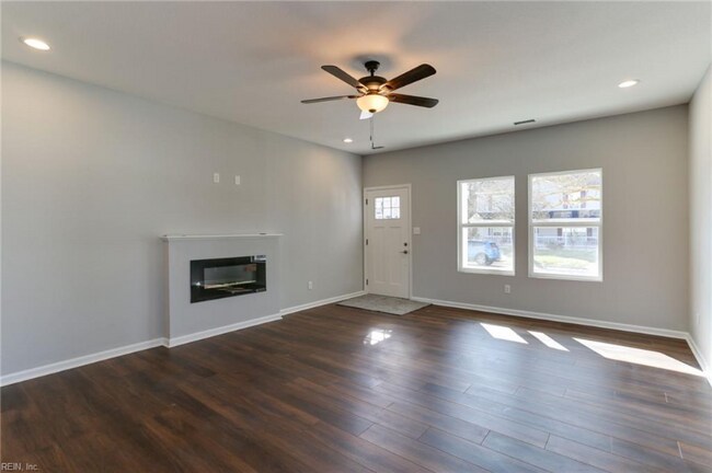 Foto del edificio - 912 Workwood Rd