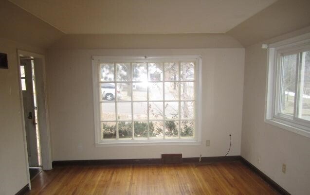 Primary Photo - 823 Elm St