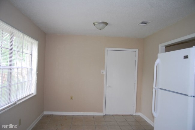 Building Photo - 3 br, 1.5 bath House - 2702 E Angela Cir