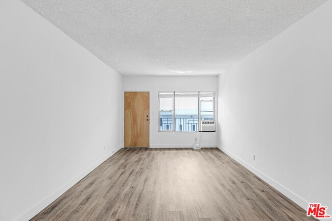 Foto del edificio - 1812 N Gramercy Pl