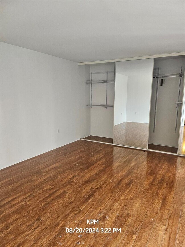 Foto del edificio - 3358 Meridian Way N