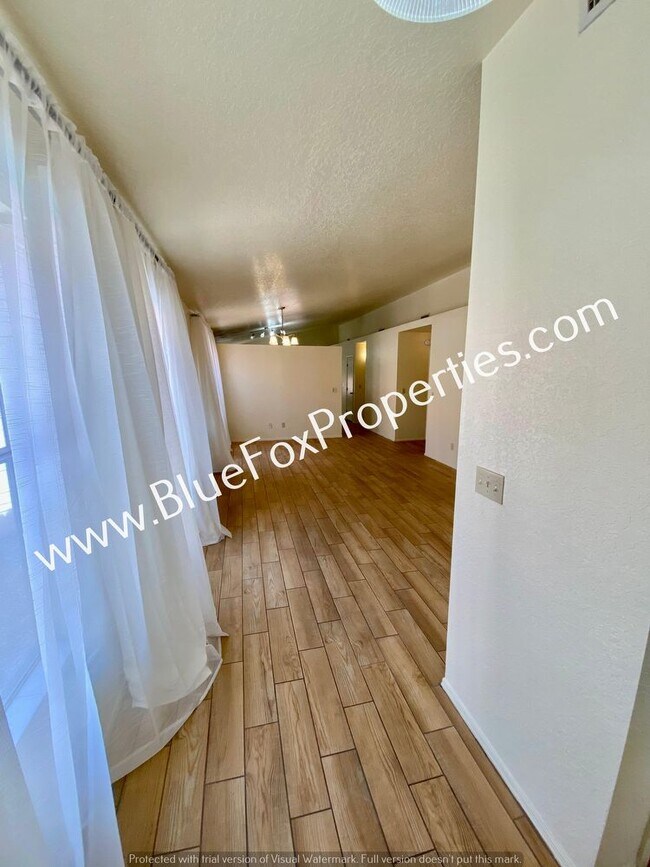 Foto del edificio - 4692 W Knollside St