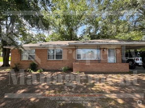 Building Photo - 1601 Robins St