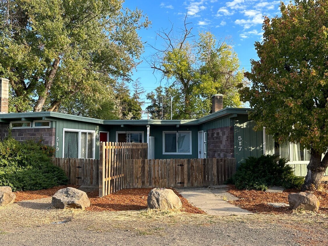 Foto principal - 517-519 W Main St