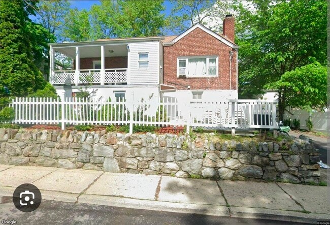 Building Photo - 11 Center St