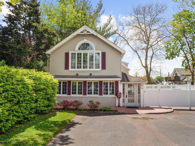 Foto del edificio - 549 Woodland Ave
