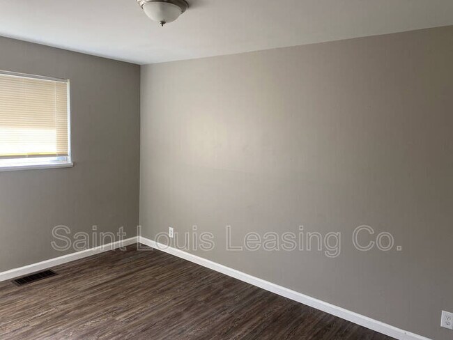Foto del edificio - 10329 Chesley Dr