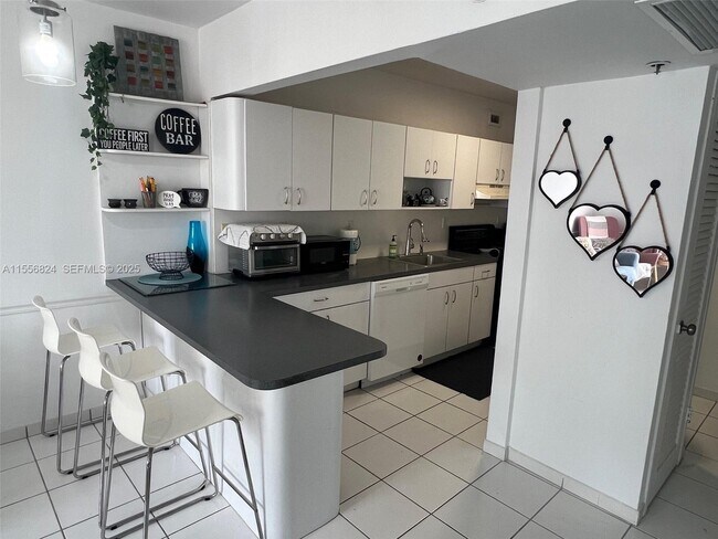 Foto del edificio - 100 Lincoln Rd