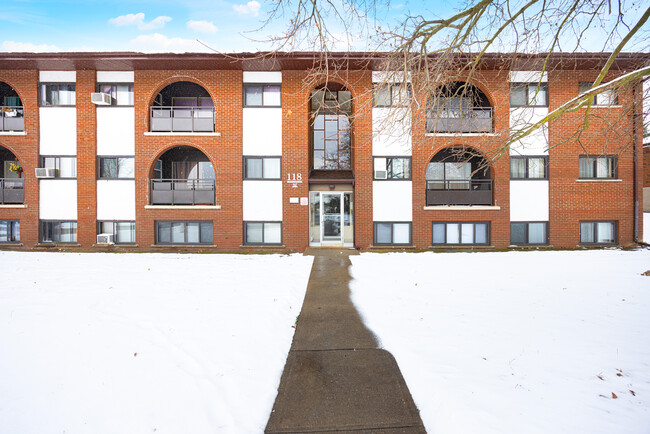 Building Photo - 118-124 Christopher Dr