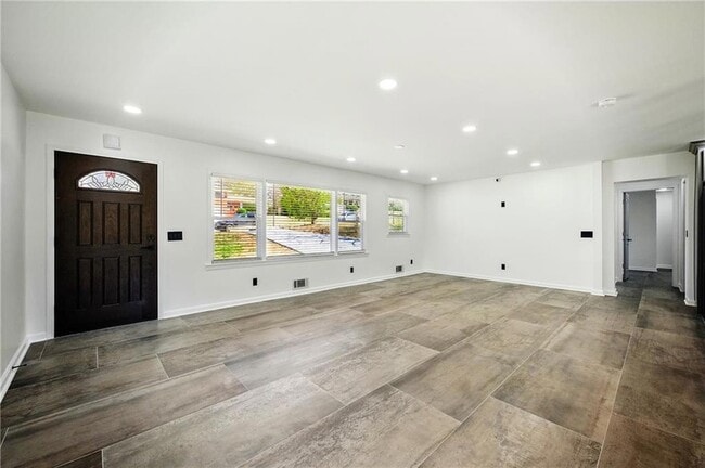Building Photo - 681 Fielding Ln SW