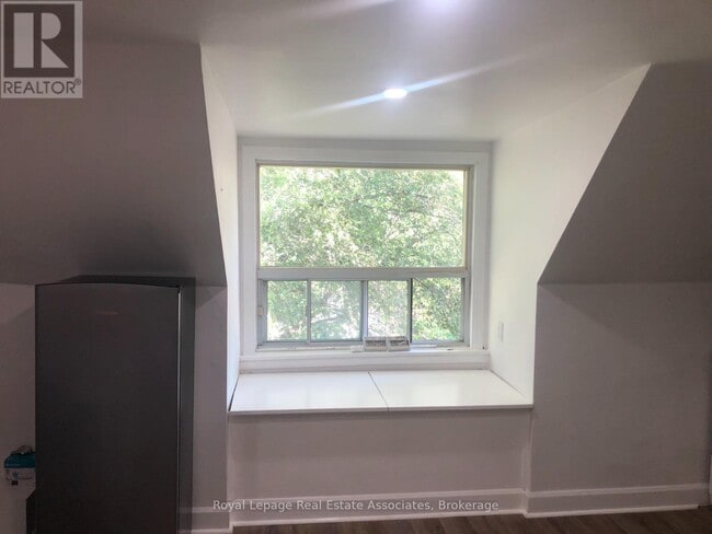 Photo du bâtiment - 2283 Dundas St W