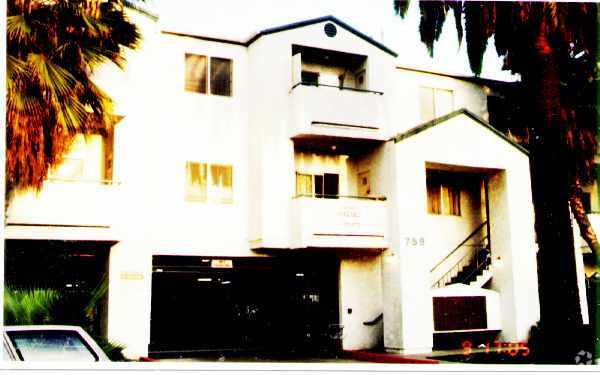 Building Photo - 750 Rose Ave