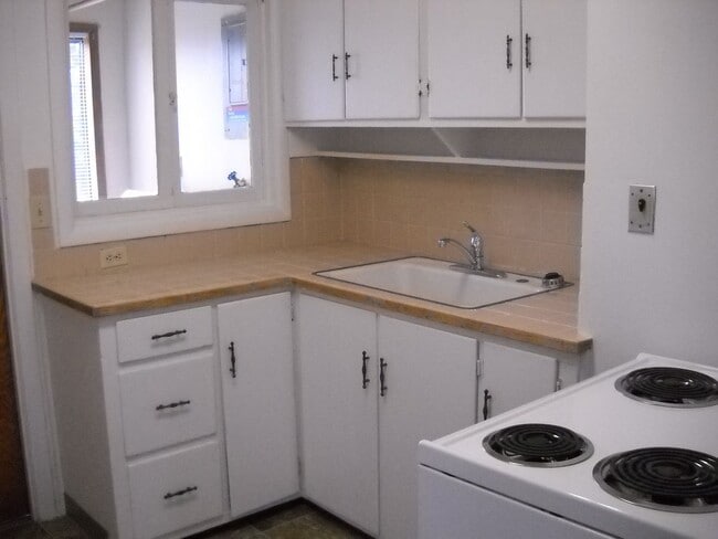 Building Photo - Great Heights Location 1BD Duplex