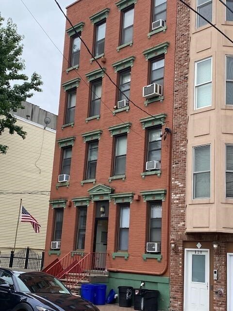 Foto principal - 126 Adams St