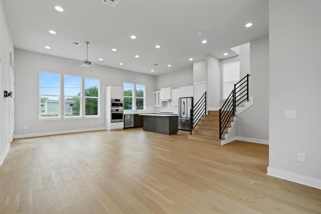 Building Photo - 6201 Toscana Ave