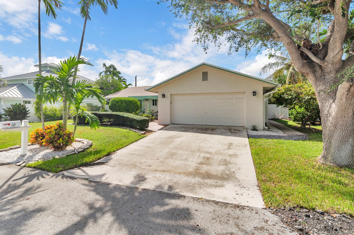 Primary Photo - 10 Sailfish Ln