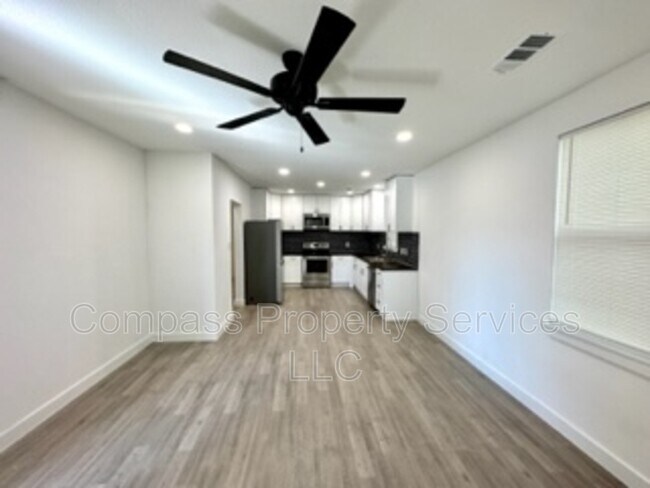 Foto del edificio - 1713 Reuter Ave