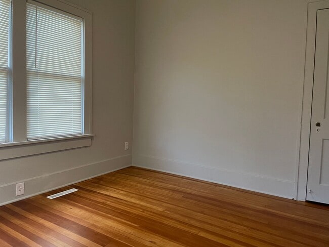 Foto del edificio - Remodeled 3 Bed 2 Bath Home in Riverside