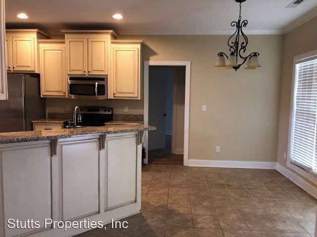 Building Photo - 3 br, 2 bath House - 110 Blackberry Trail