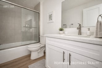 Building Photo - 1784 N Sycamore Ave