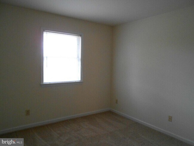 Building Photo - 14786 Sherwood Dr