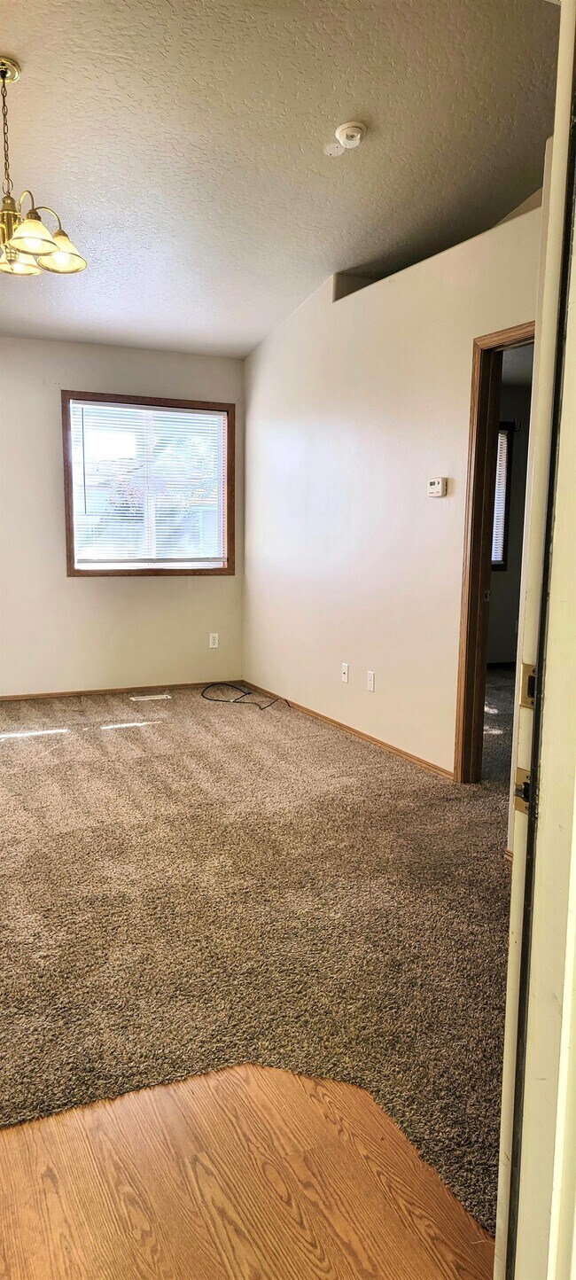 Foto del edificio - 5007 Pioneer Ave