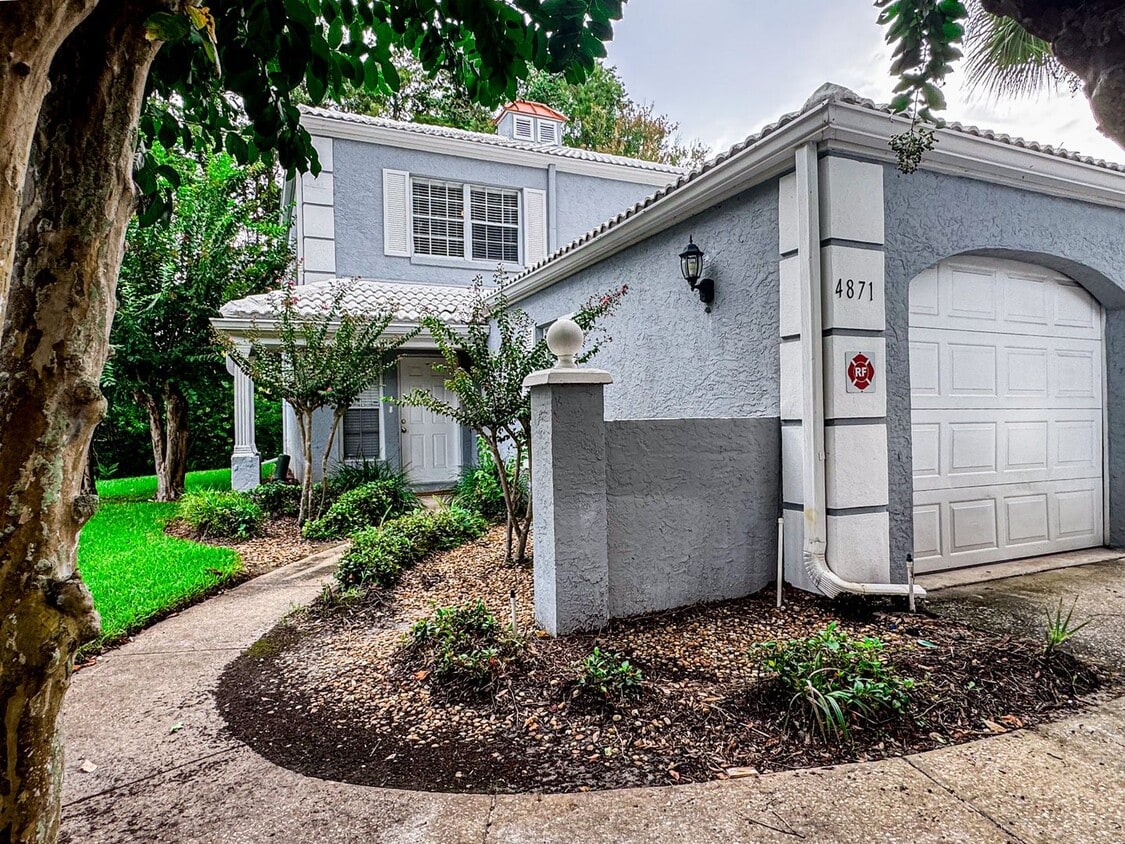 Beautiful 2/2 Townhouse with one car garag... - COMING AVAILALBE SOON! Beautiful 2/2 Townh...