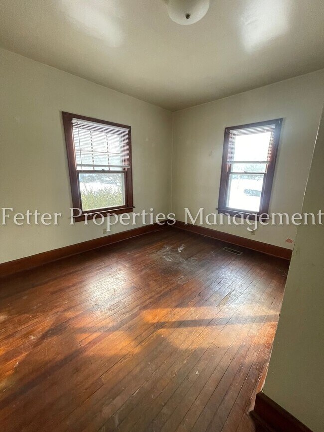 Foto del edificio - 1651 Burdette Ave