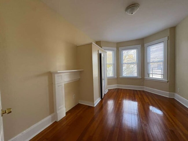 Foto del edificio - 56 Gilbert Ave