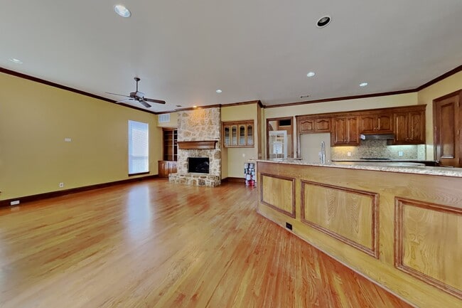 Building Photo - 4020 Oakmeadow Dr