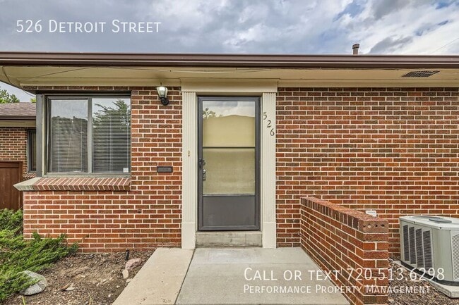 Building Photo - 526 Detroit St