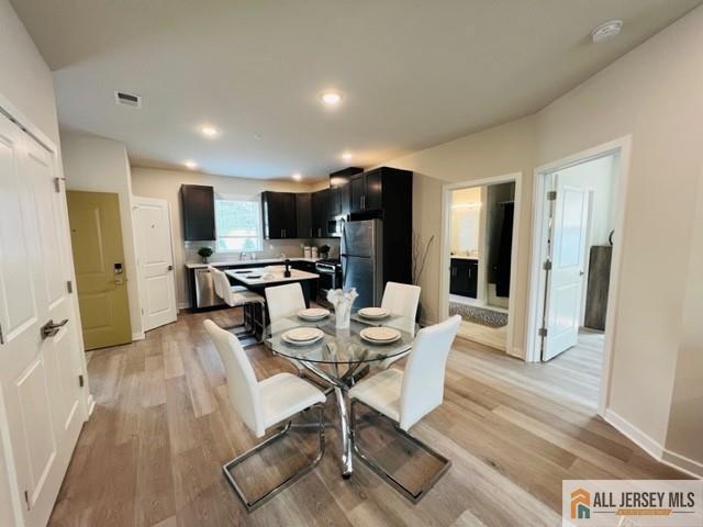 Foto del edificio - 463 Old Post Rd