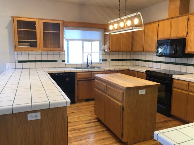 Foto del edificio - 245 Arnos St