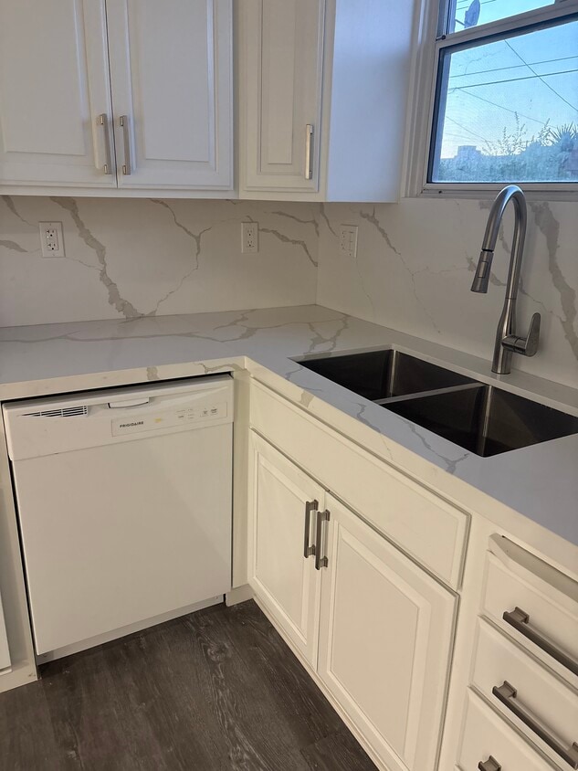 Building Photo - 525 Eureka Ave