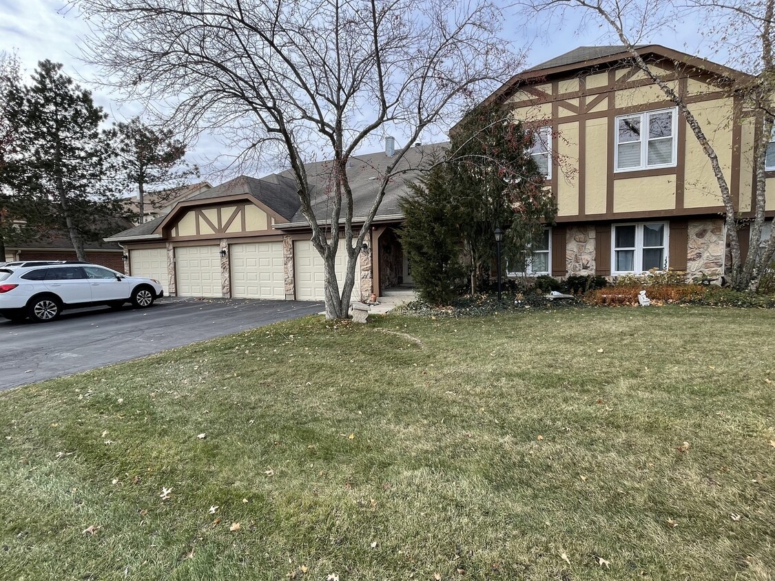 Primary Photo - 1308 N Streamwood Ln