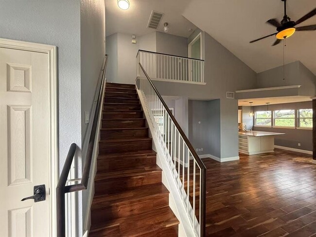 Building Photo - 10905 Dodge Cattle Dr
